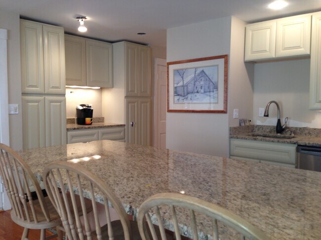 Kitchen / Coffee Bar - 677 South St