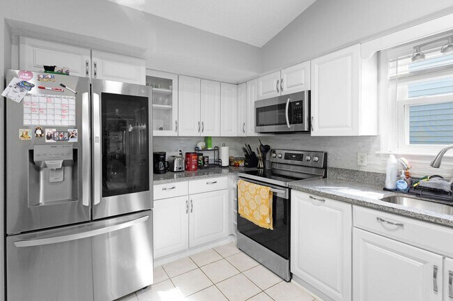 Building Photo - 3 Bed 2 Bath Home for Rent in Virginia Beach