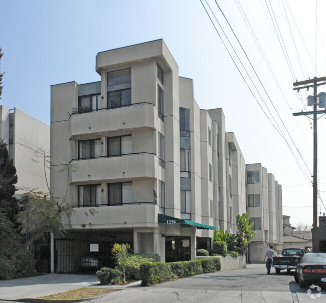 Foto del edificio - 1250 S Holt Ave