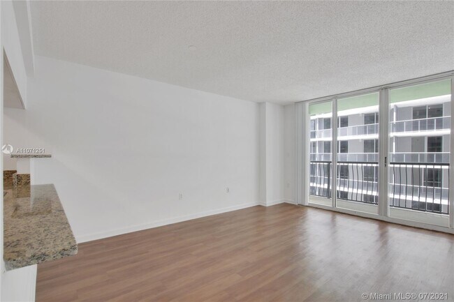Building Photo - 1756 Bayshore Dr