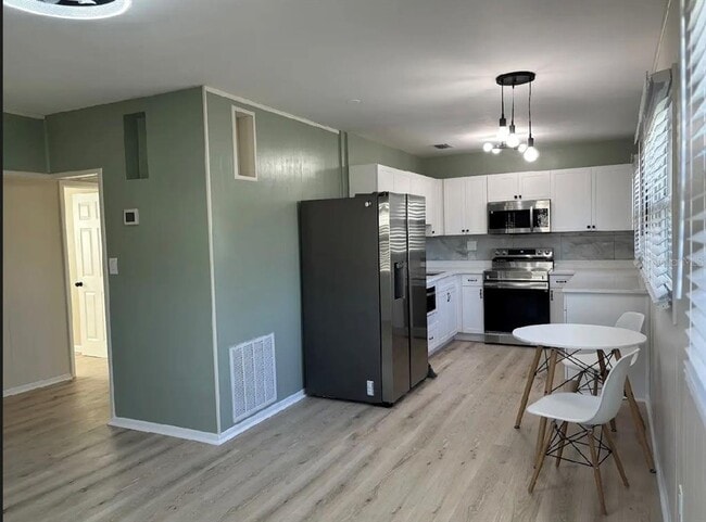 Building Photo - 7661 18th Way N