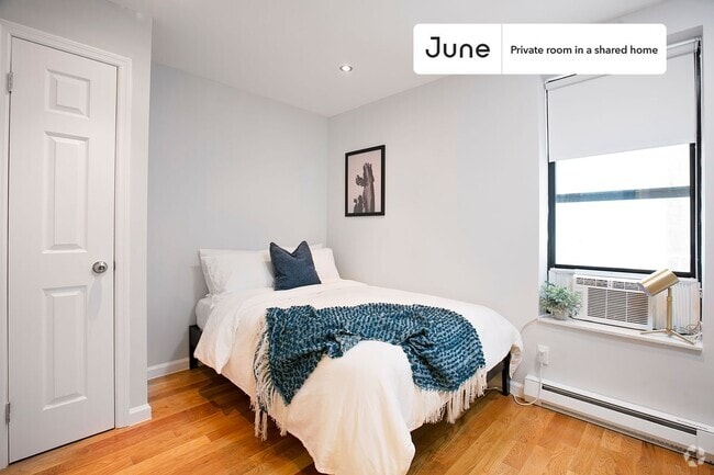 Building Photo - Private bedroom in 3 bed/1 bath Home