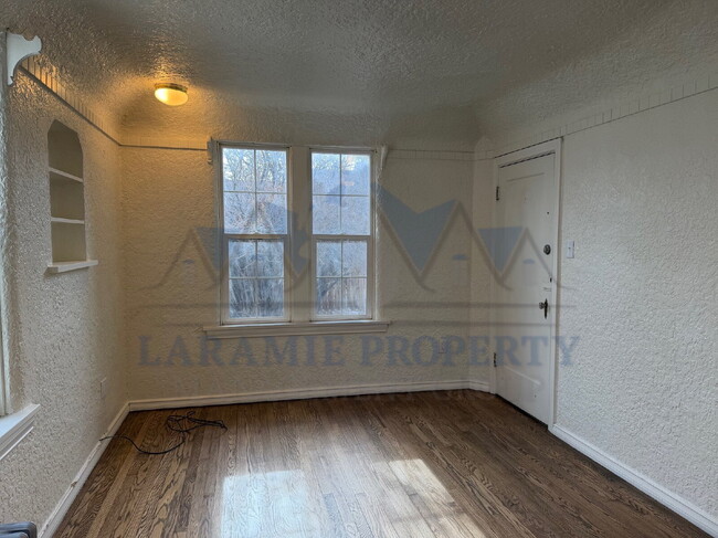 Building Photo - 1 Bed 1 Bath Apartment