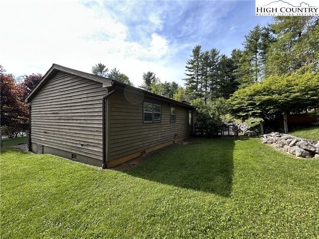 Building Photo - 112 Knoll Dr