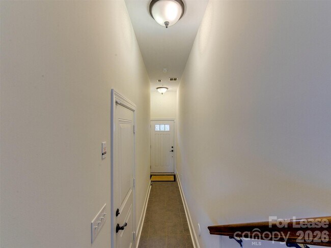 Foto del edificio - 100 N Laurel Ave