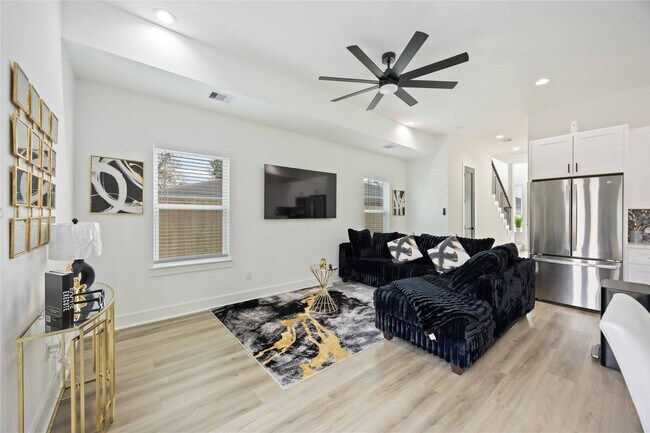 Foto del edificio - 964 Lucky St