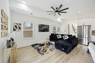 Building Photo - 964 Lucky St