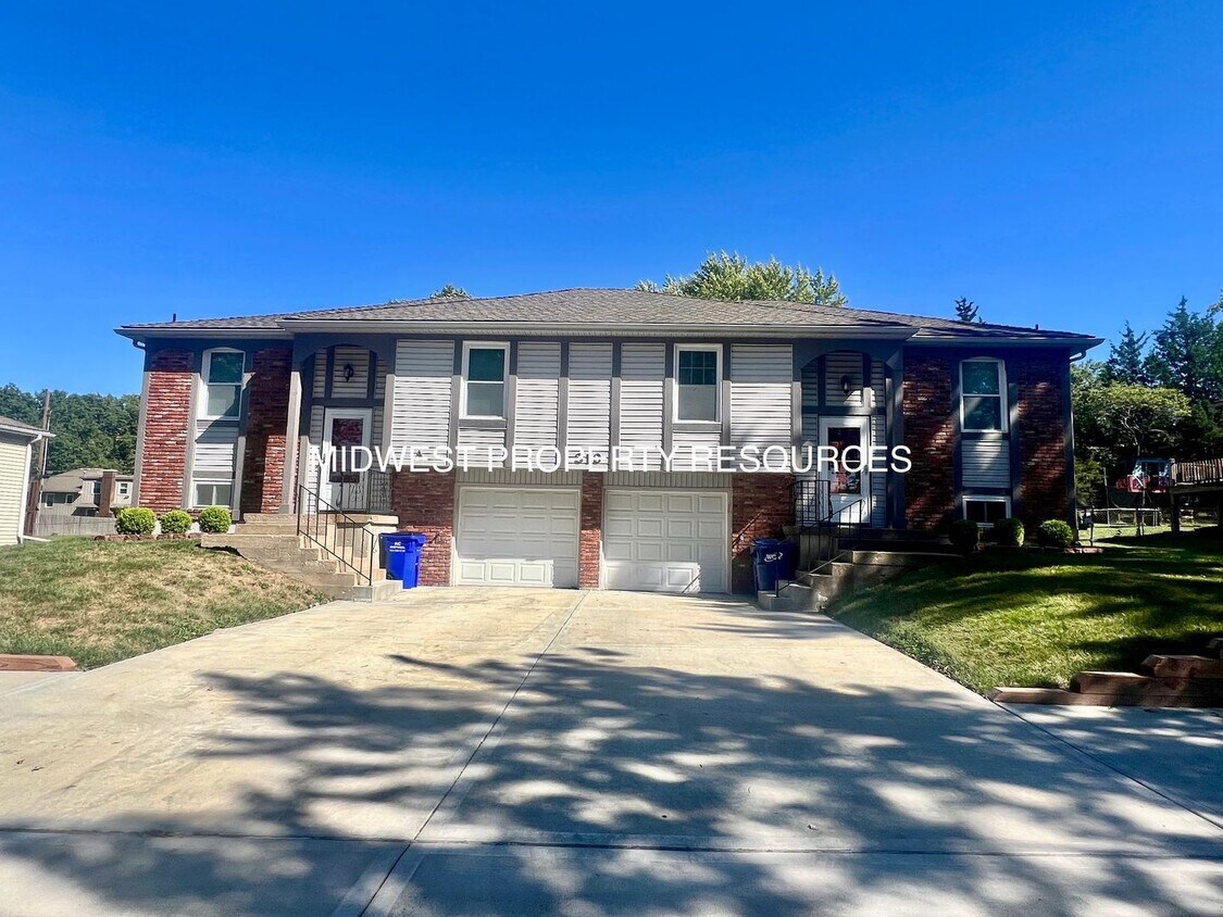 Primary Photo - Freshly Updated 3 Bedroom Duplex