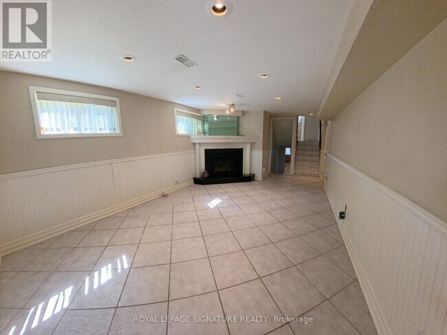 Building Photo - 3612 Birchmeadow Crescent