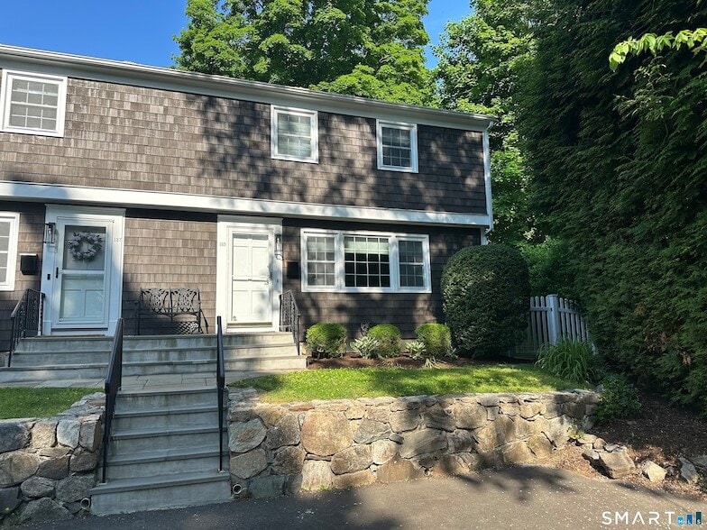 Photo - 135 Millport Avenue Unit
