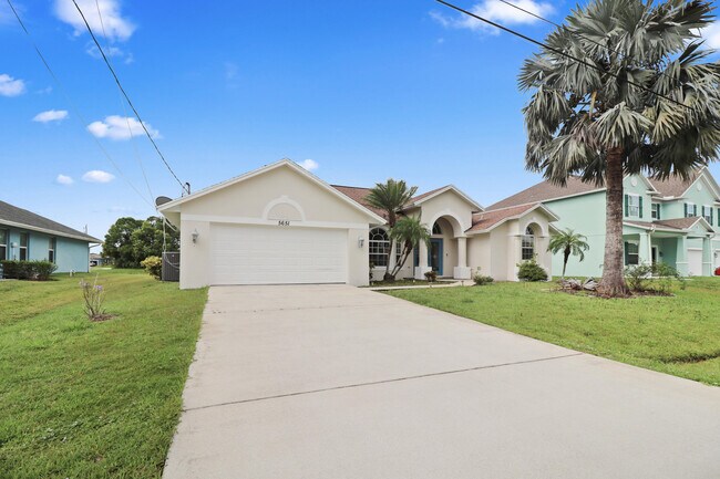 Building Photo - 5651 NW North Crisona Cir