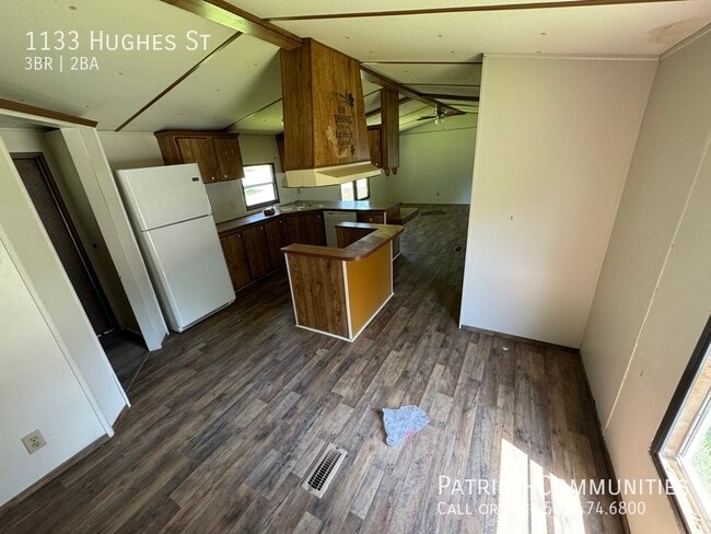 Building Photo - 1133 Hughes St