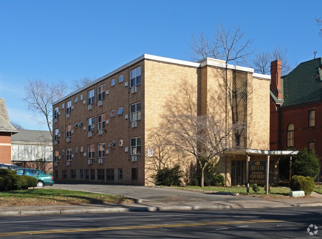 Foto del frente del edificio - Sylvia Apartments