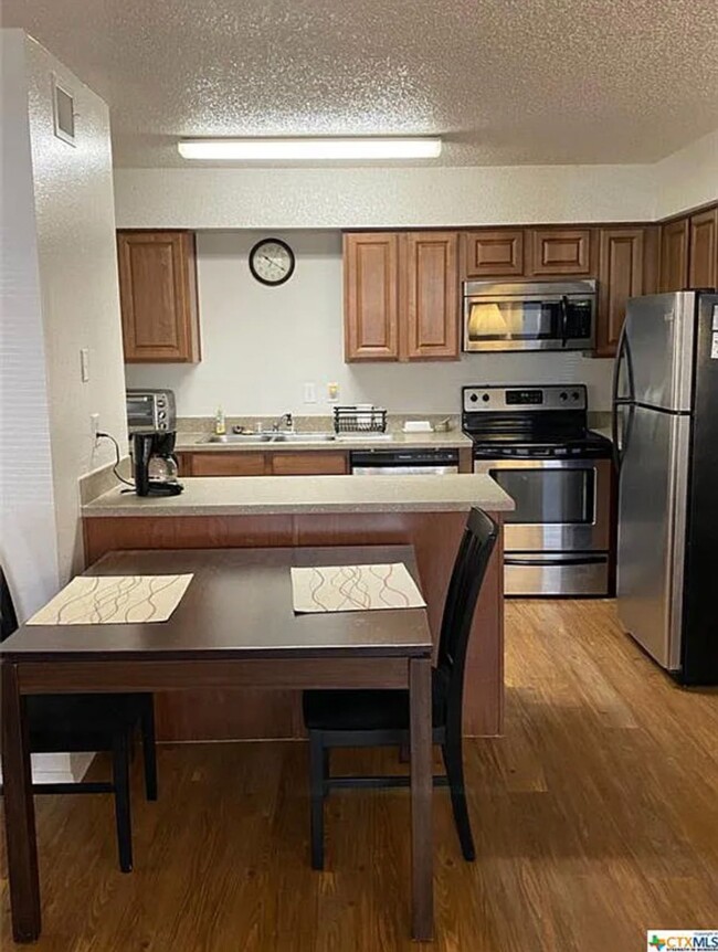 Building Photo - Langtry Apartments- 2 Bedroom 2 Bathroom