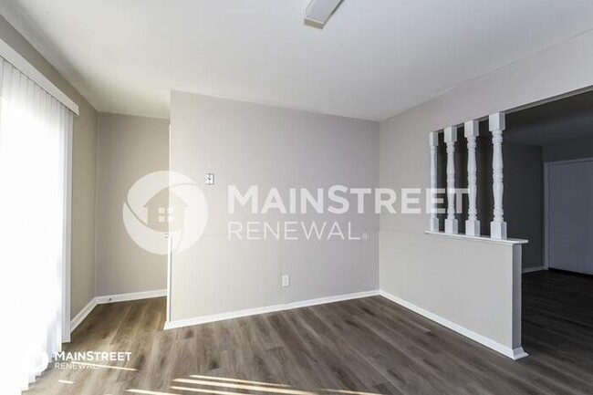 Building Photo - 322 Reasor Dr