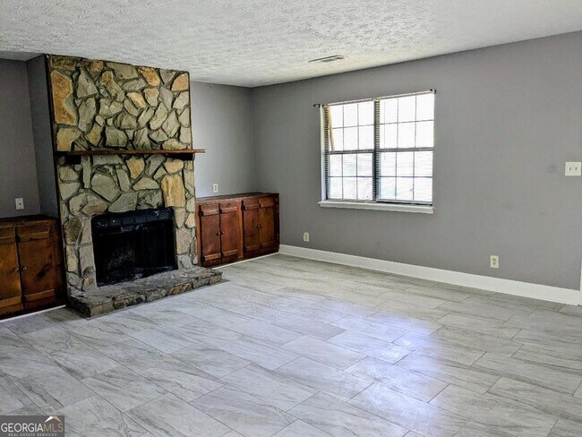 Building Photo - 5695 Liberty Rd