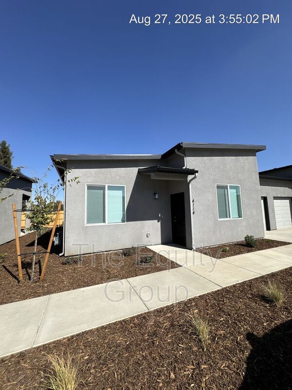 Building Photo - 4114 E Kaweah Ave