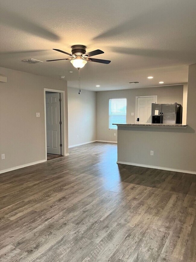 Building Photo - 7515 Crestway Ridge
