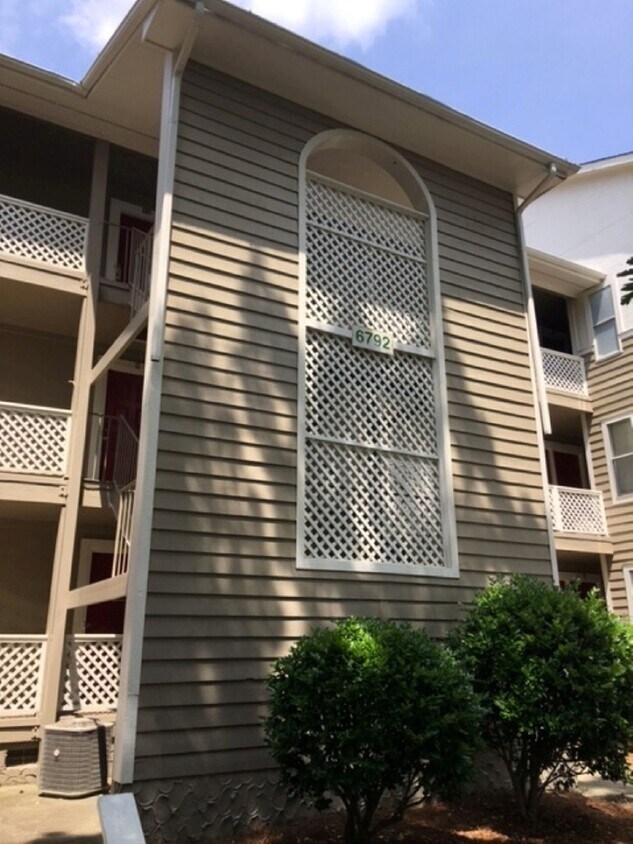 Primary Photo - Top Floor 1 Bedroom Condo (rc)