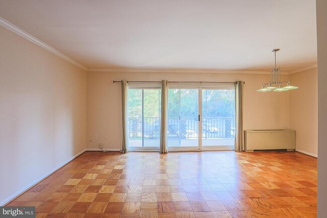 Foto del edificio - 3535 Chevy Chase Lake Dr