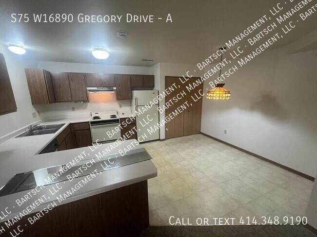 Foto del edificio - S75 W16890 Gregory Drive-A