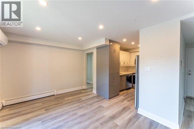 Photo du bâtiment - 700 Lawrence Rd