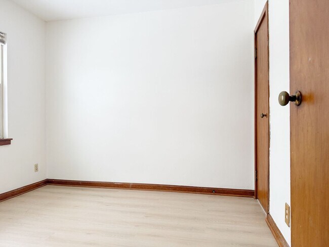 Foto del edificio - 1339 E Illinois St, Evansville, one bedroom, one bathroom