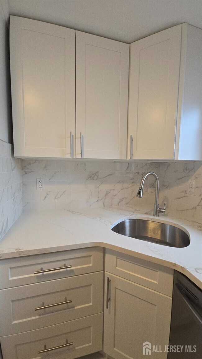 Foto del edificio - 1008 N Oaks Blvd