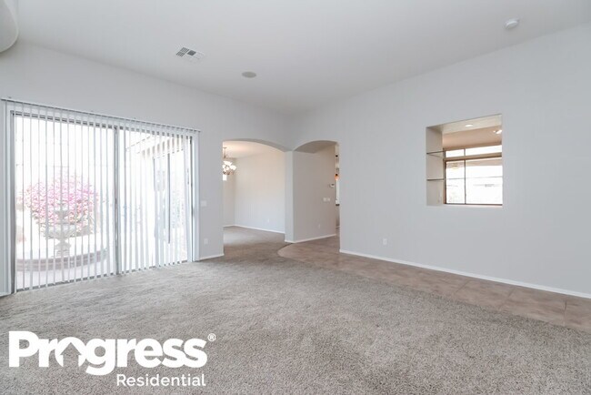 Building Photo - 2221 S Holguin Way