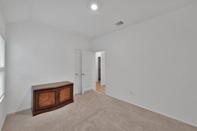 Building Photo - 936 Pickering Oak Row