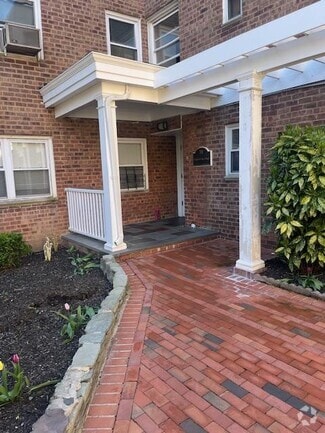 Building Photo - 70 Knightsbridge Rd