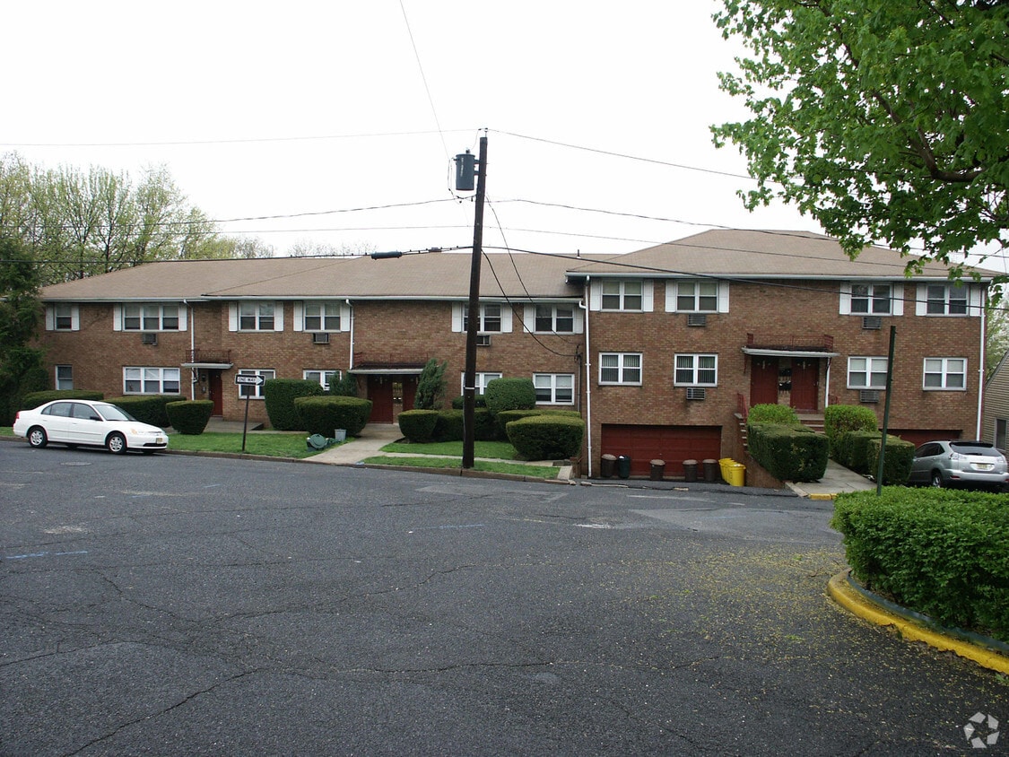 Primary Photo - 370 Northwood Way