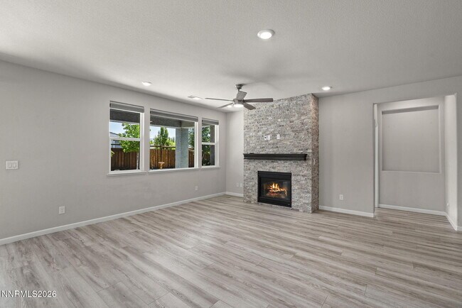 Foto del edificio - 7230 Treeline Ct