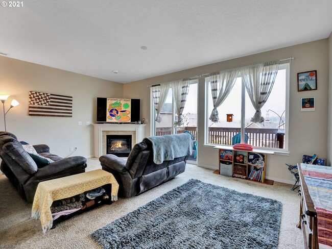 Living Room W/ Fireplace - 21913 NE Larkspur Ln