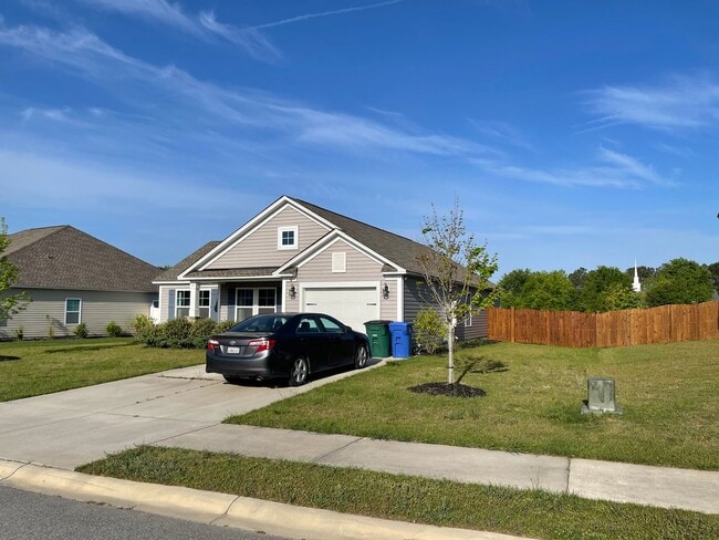 Foto del edificio - Lovely Three Bedroom Home in Camden and Minutes Away from I-20