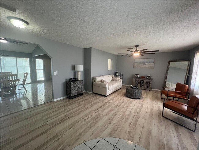 Building Photo - 13543 Longwood Ave