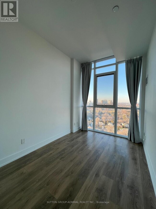 Photo du bâtiment - 150 Fairview Mall Dr