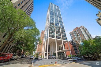Building Photo - 1300 N Astor St