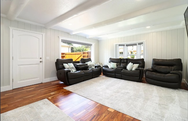 Foto del edificio - Amazing Log Cabin on a Large Corner Lot wi...