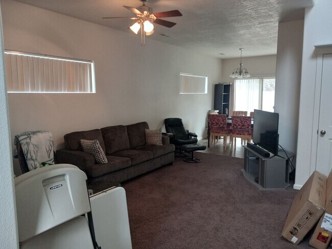 Foto del edificio - Charming 3-Bedroom Home in Prime Pullman L...