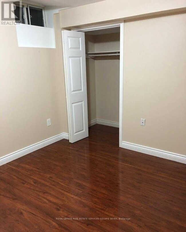 Building Photo - 976 Southfork Dr
