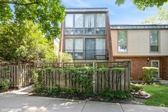 Building Photo - 2053 N Larrabee St