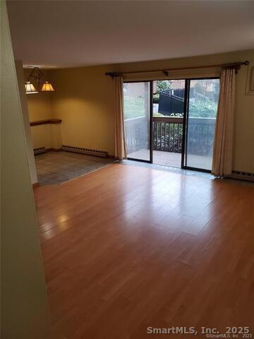 Foto del edificio - 38 Padanaram Ave