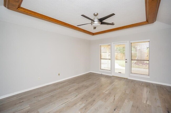 Building Photo - 2918 E Elm Cir