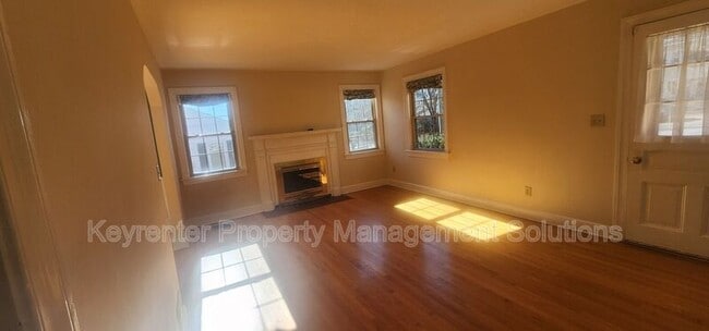 Building Photo - 127 College Cir