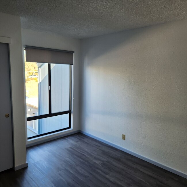 Building Photo - 246 Rockwood Dr