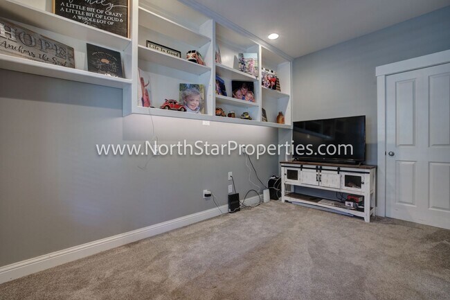 Foto del edificio - Spacious Five Bed Home in NW Bend