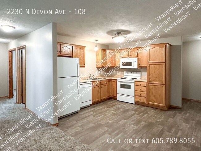 Foto del edificio - 2230 Devon Ave