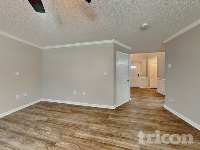 Building Photo - 7310 Ravanna Dr