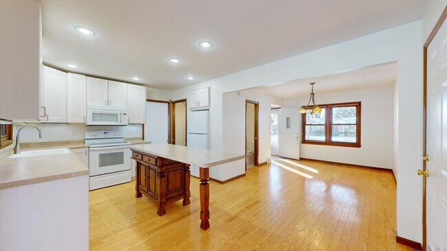 Building Photo - Available August 2026!  Beautiful Home in North Ames